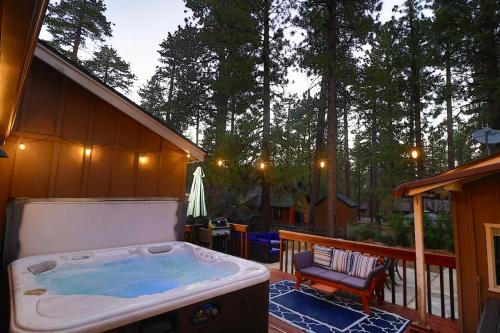 Boulder Bay Villa | Starry Lodge- Spa, GameRoom, Walk to Marina, Dogs Ok