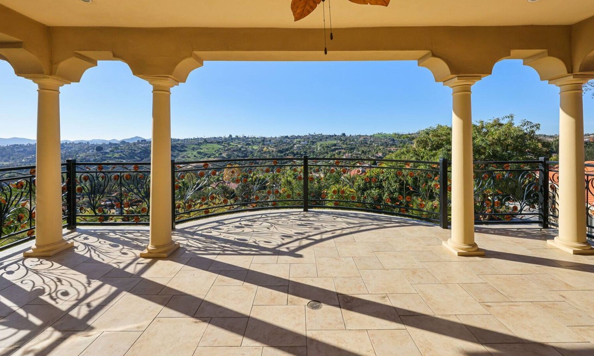 San Pasqual Valley House | Stunning Hilltop Mansion Perfect for Weddings and Family Gatherings