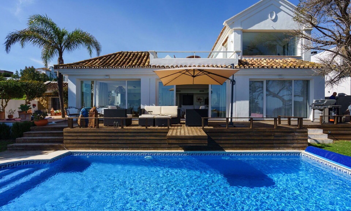 Manilva Villa | Stunning private villa for 8 people with WIFI, private pool, A/C, TV and patio