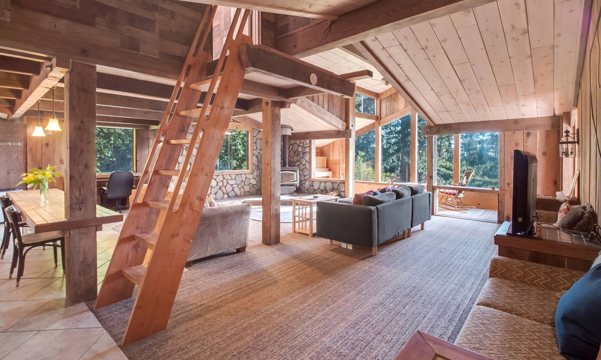 Los Gatos House | Stunning View, Large Living Room, King bed, 45 acre Redwood Retreat