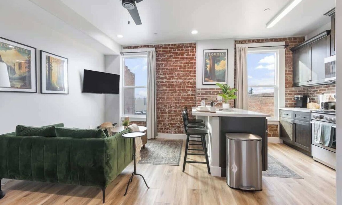 Tulare Apartment | Stylish Downtown Studio Loft Above Tap Yard