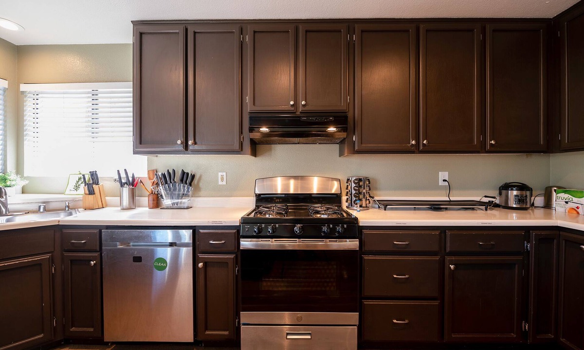 Lema Ranch House | STYLISH + MODERN 4BD HOME | FOOZ | ARCADE | POOL