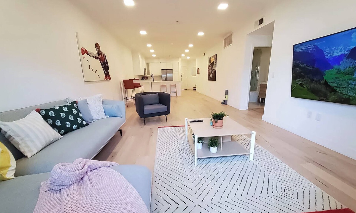 Wilshire Condo | Stylish, Spacious, and Modern: 2 Bedroom Apartment in the Heart of Los Angeles