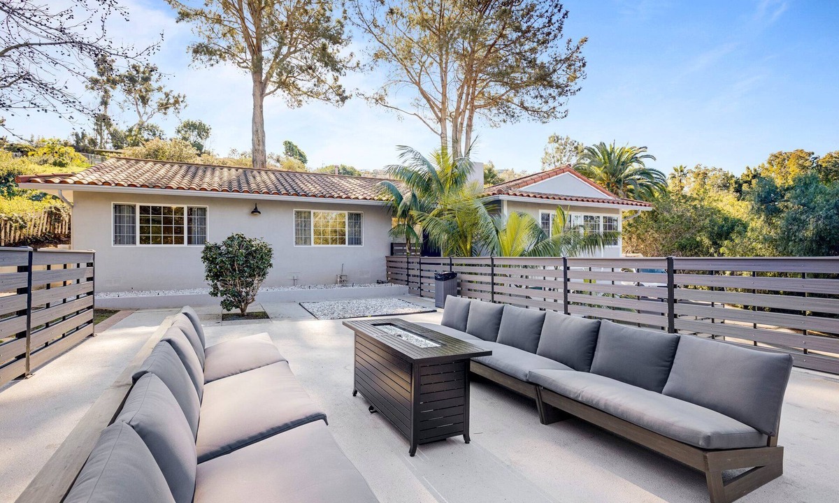 Hidden Valley House | Summer in San Diego Walk to Beach, Dog Friendly, Hot Tub, Fire Pit