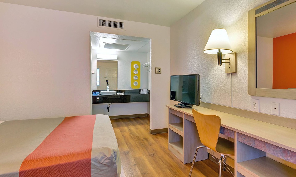 Santa Rosa Hotel | Super 8 by Wyndham Santa Rosa North