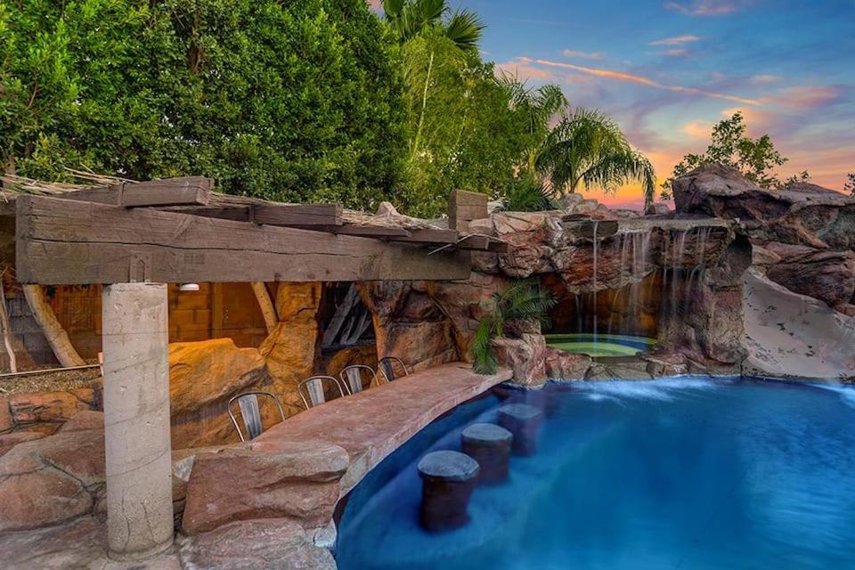 Cathedral City House | Tachevah by AvantStay RELAX LIKE A ROCKSTAR POOL HOT TUB GROTTOGOLF