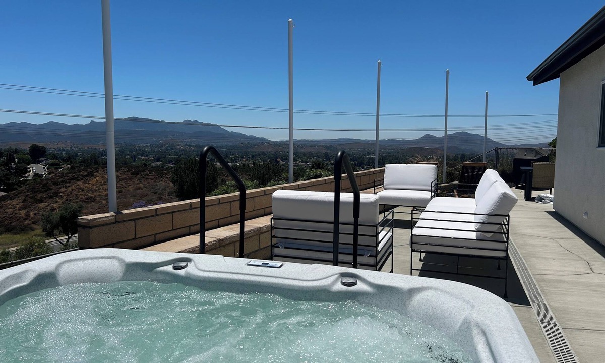 Thousand Oaks Cottage | "The Best" Jacuzzi View Private Luxury Guest Cottage-Better than a Room or Suite