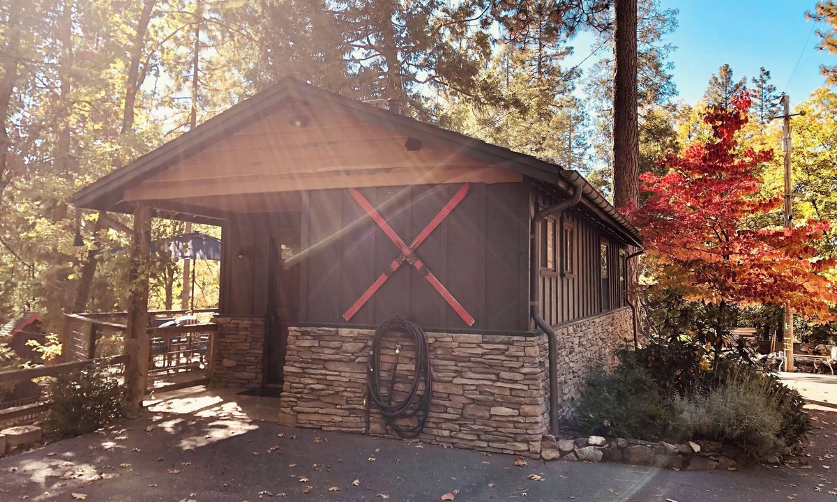 Twain Harte Cabin | The Cranes cabin, clean, cozy & private cabin in Twain Harte, Perfect for 2!