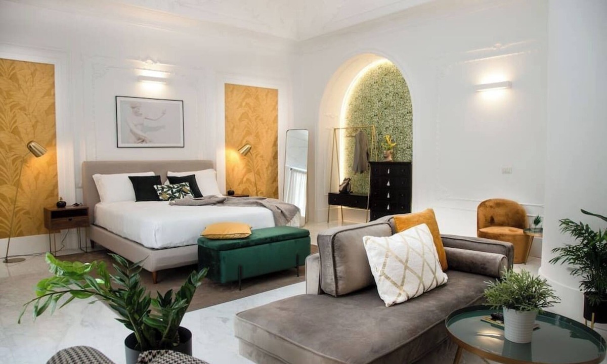 Montecalvario Apartment | The Marble House Luxury Apartment in Naples