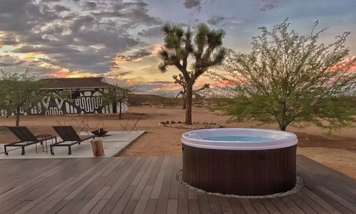 Yucca Valley House | The Ocotillo, Secluded Stargazing, Pool, Hot Tub, Art Gallery & Pets!