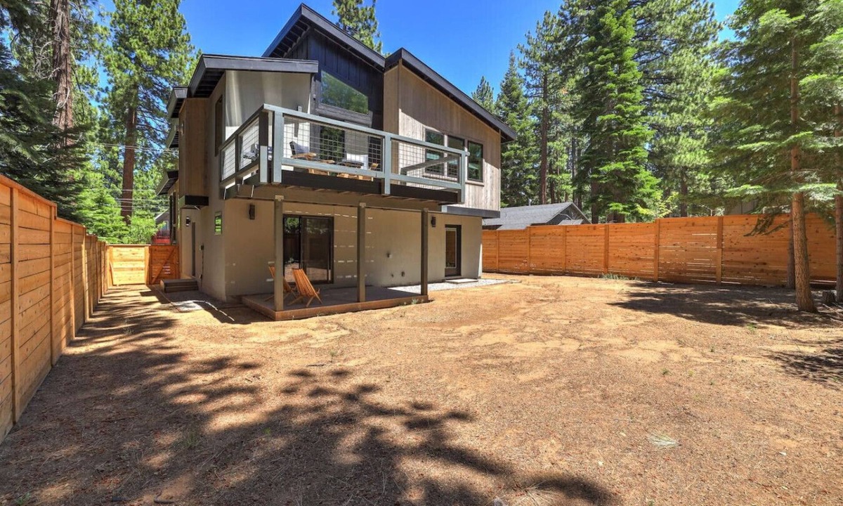 Tahoe Island House | The Sierra Outpost - Great SLT Location!