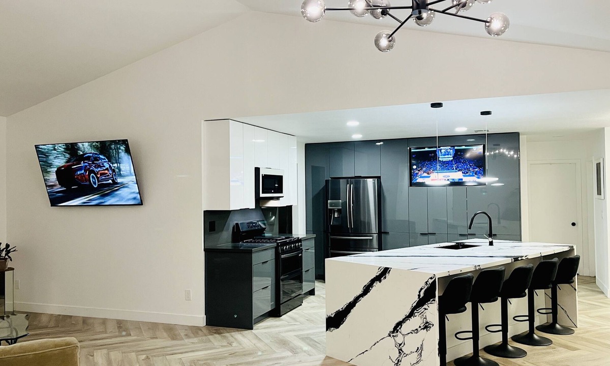Hesperia House | The Stylish Stay in Hesperia