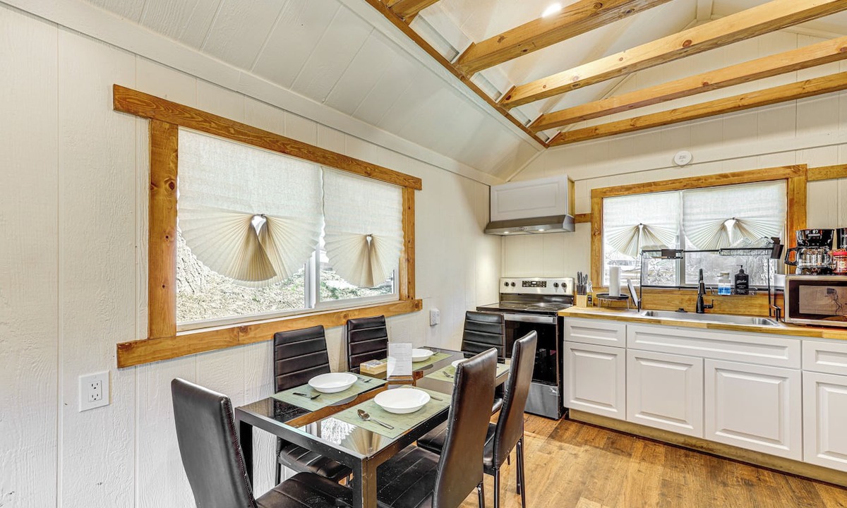 Arrowhead Villas Apartment | Tiny Home w/Deck & Mtn Views in Lake Arrowhead!
