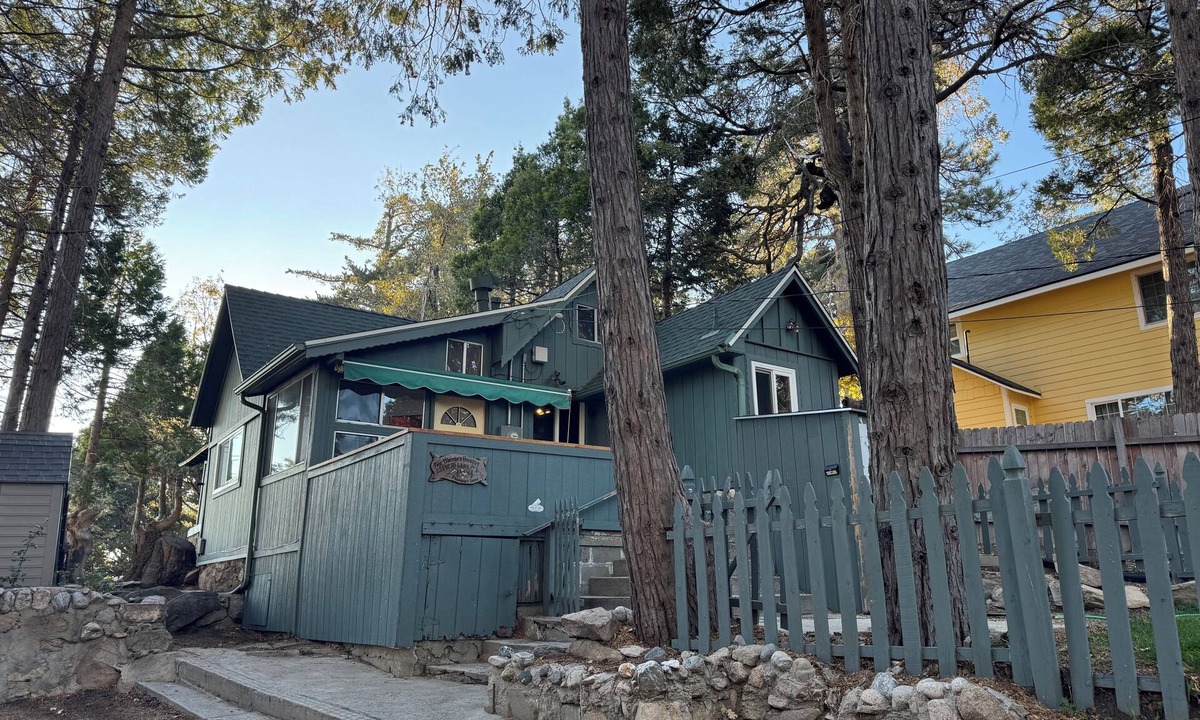 Twin Peaks Cabin | Tranquil 1-bedroom cabin in enchanting Twin Peaks perfect for getaway
