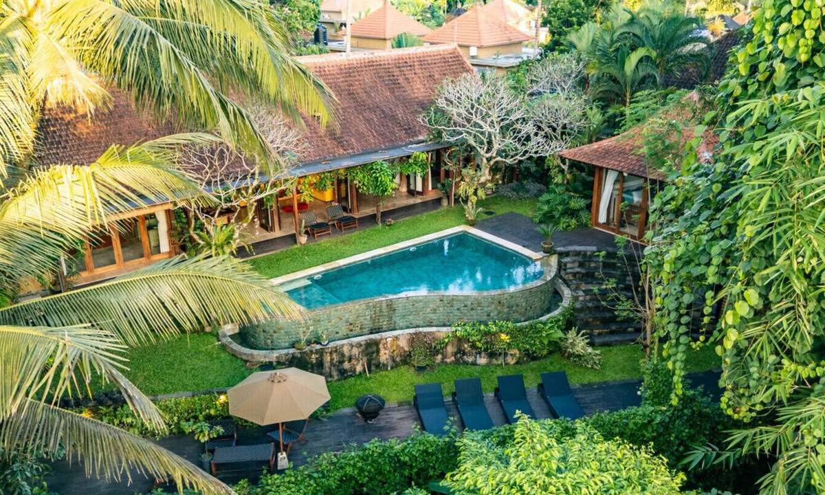 Kutuh Kaja Villa | Tropical 4BR Villa w/Infinity Pool in ubud, 6 mins to central