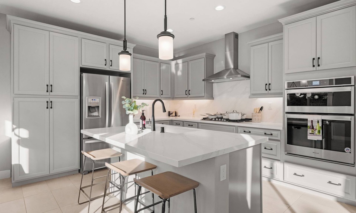 Chino House | Upgraded Model Home 4BR 3BA 6Beds Chino Near ONT & Disney