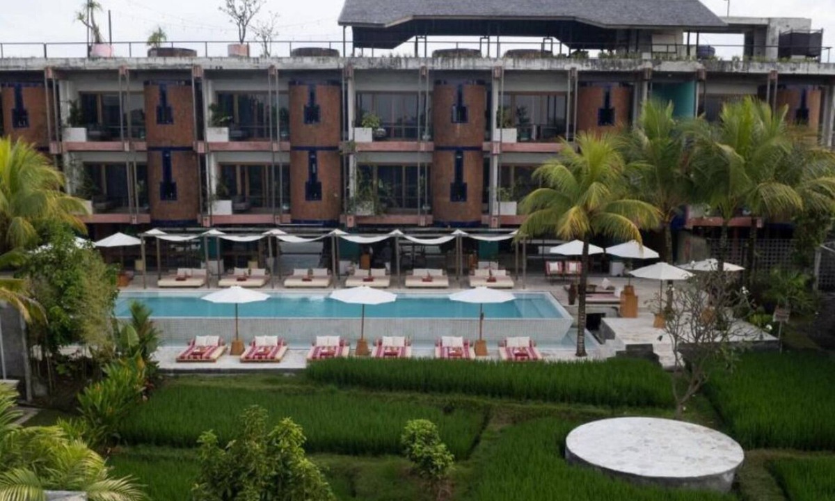 Batu Bolong Hotel | Urban Suite room 2 minutes walk to Pererenan beach