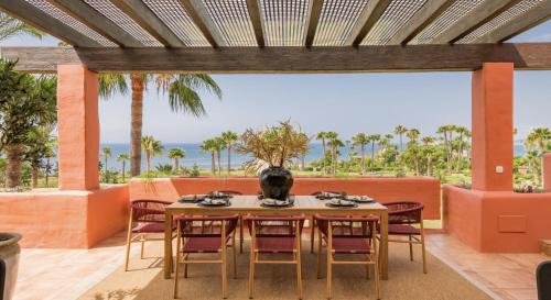 Gualdalmansa House | VACATION MARBELLA I The Signature Penthouse, Best Flat in Estepona, Sea View, Sauna, Communal and Indoor Pool, Gym, Private Heated Jacuzzi, Cutting-edge Amenities, High-End Renovation