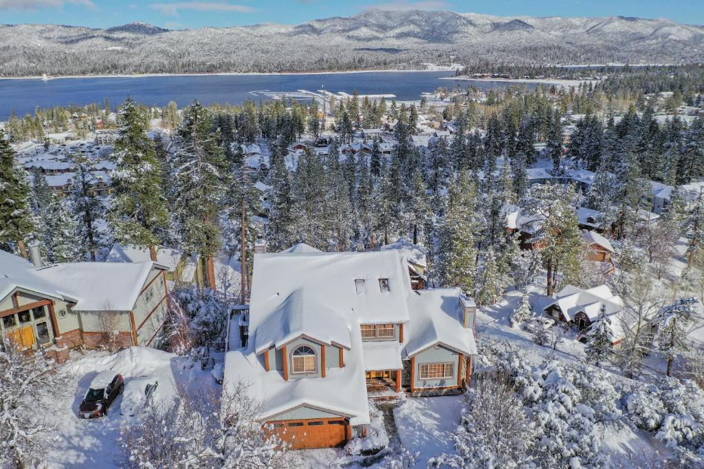 The Village Villa | Valley View Cabin
