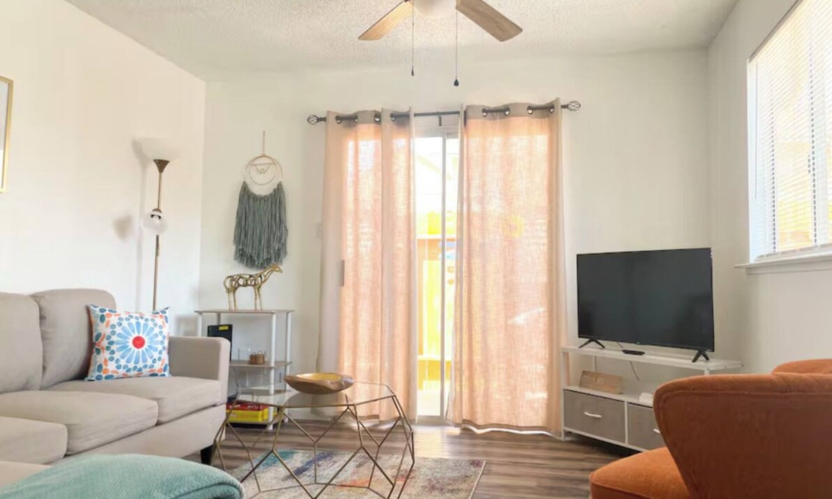 Coalinga House | Vibrant & modern Coalinga home perfect for families or work trips! Enjoy a fully equipped kitchen, dedicated workspace with blazing-fast Wi-Fi, and a private patio. Walk to local shops & restaurants.