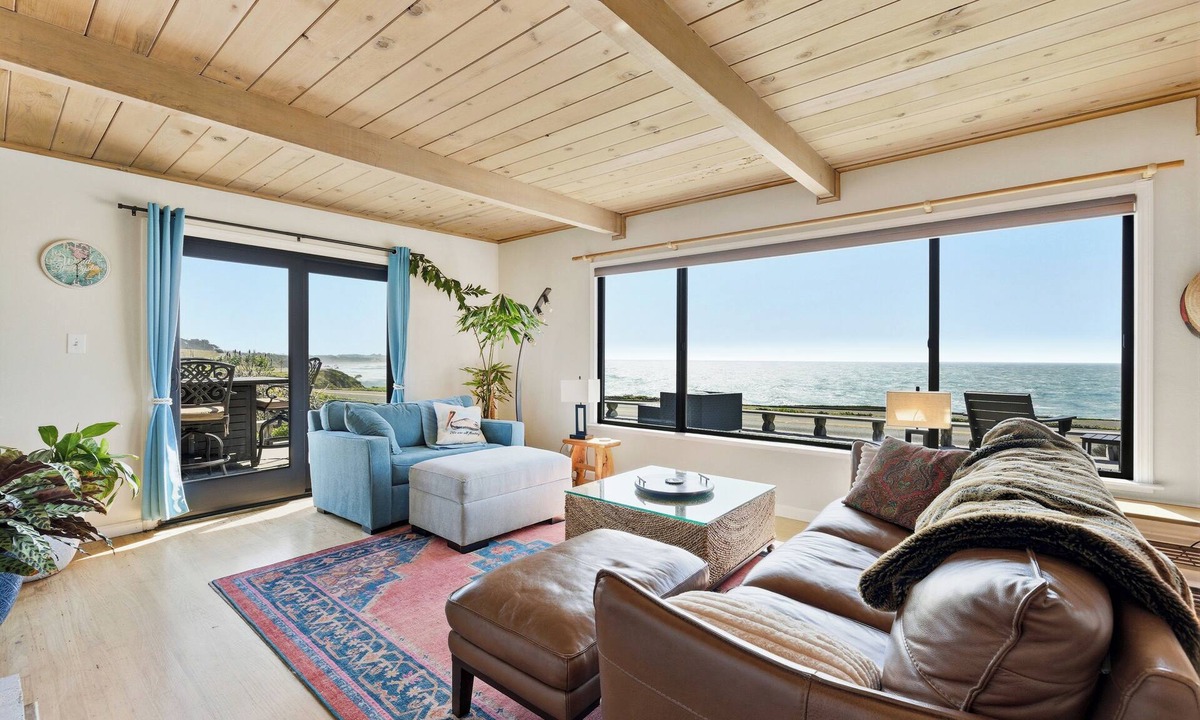 Bodega Bay House | Views from Bodega Head to Jenner! Luxurious Beds. Fireplace. Hot Tub. Dogs, yes!