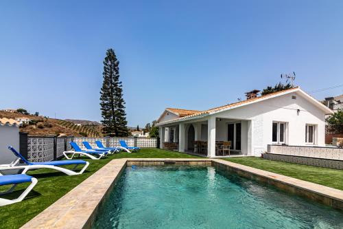 Benajarafe Villa | Villa Benajarafe with pool and parking
