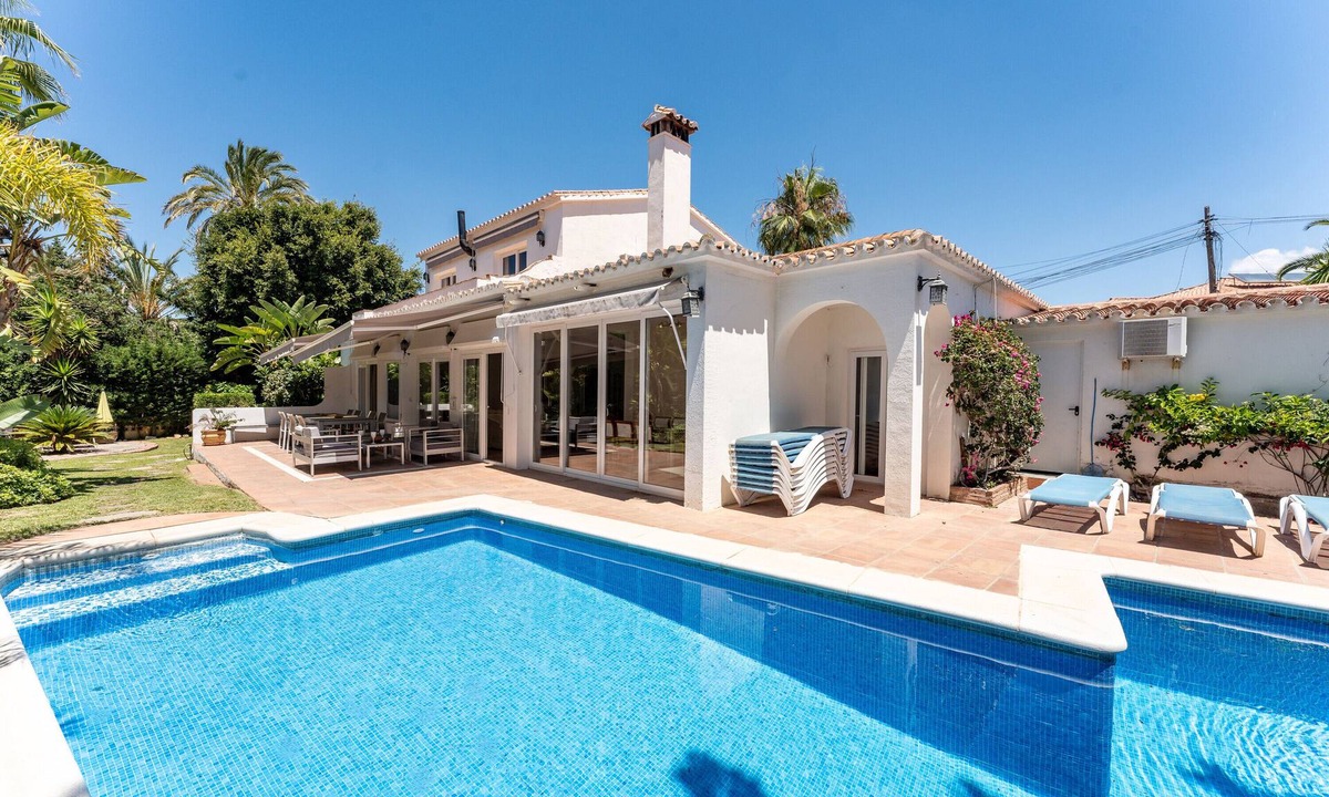 Urbanizacion Marbessa Villa | Villa 'Casa Adelina' with Pool, Garden and Wi-Fi