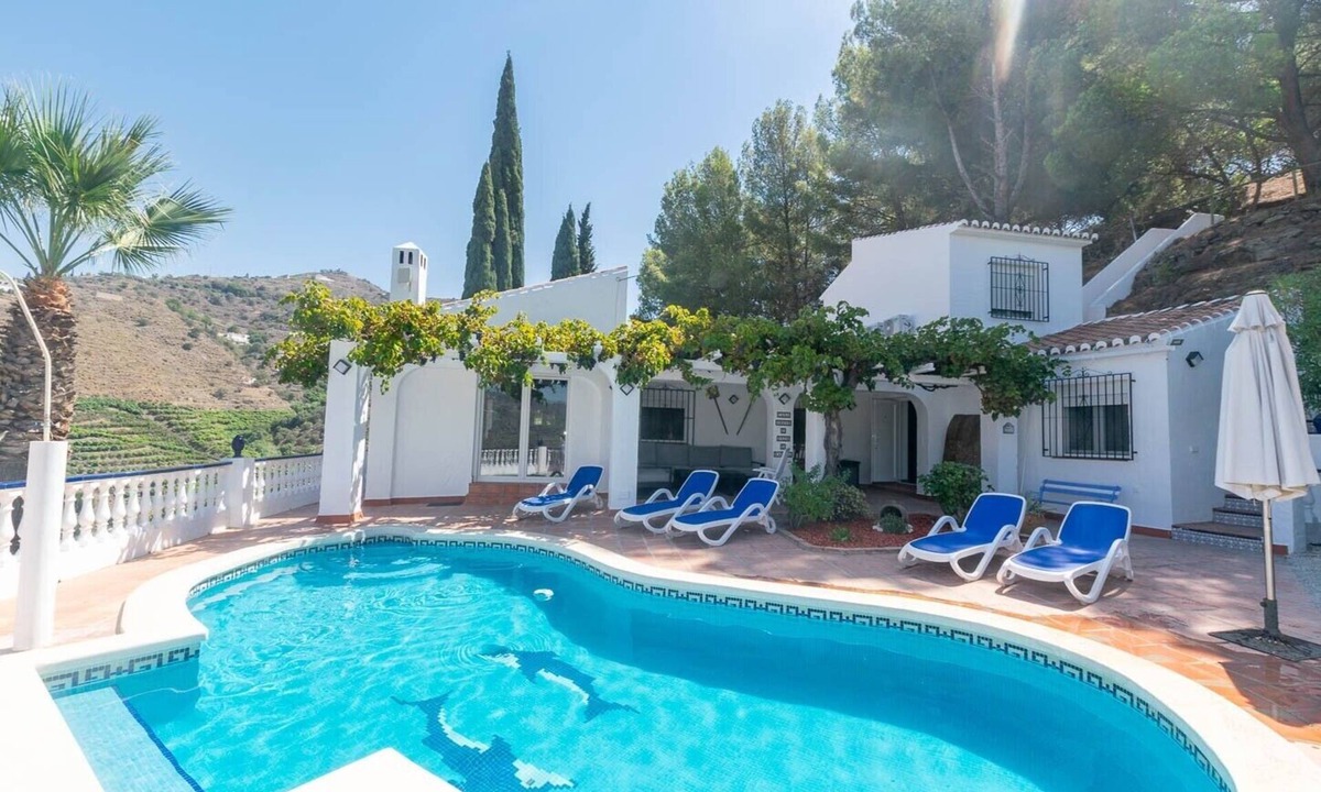 Torrox Villa | Villa 'Casa Chatsee' with Mountain View, Wi-Fi and Air Conditioning