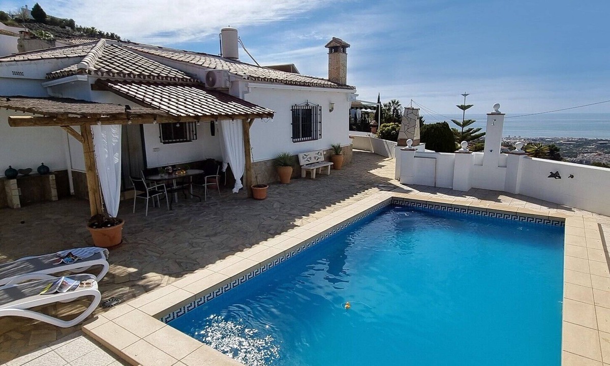 Torrox Villa | Villa "Casa La Paz" with Sea View, Pool & Wi-Fi