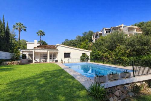 Urbanizacion el Rosario House | Villa con Piscina en Marbella - Pass the Keys