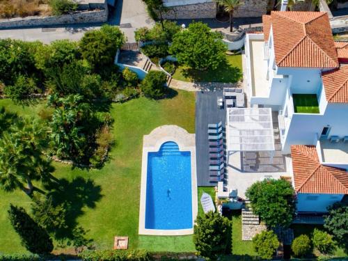 Puerto Banus Villa | Villa de Lujo Elegante en Marbella con Jardín Exuberante - ES-175-42