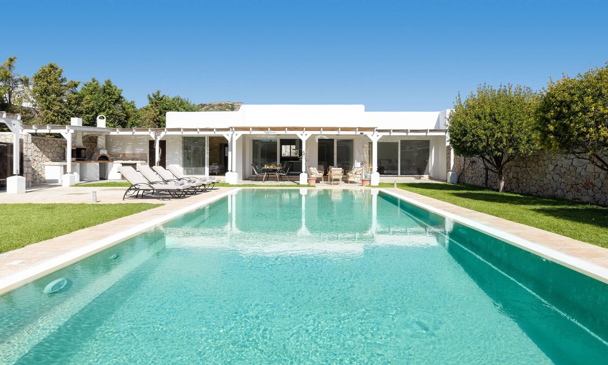 Faliraki Villa | Villa de Style Grec de Luxe Avec Grande Piscine sur Lîle de Rhodes