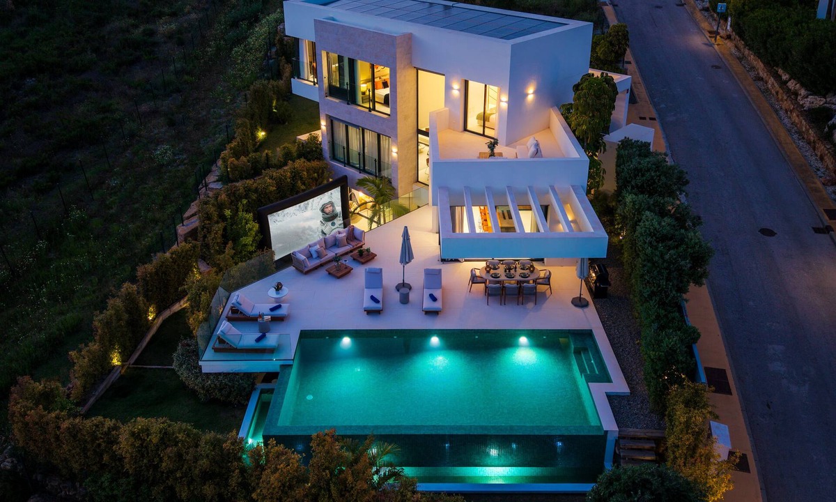 New Golden Mile Villa | VILLA GLAMOUR BY VACATION MARBELLA