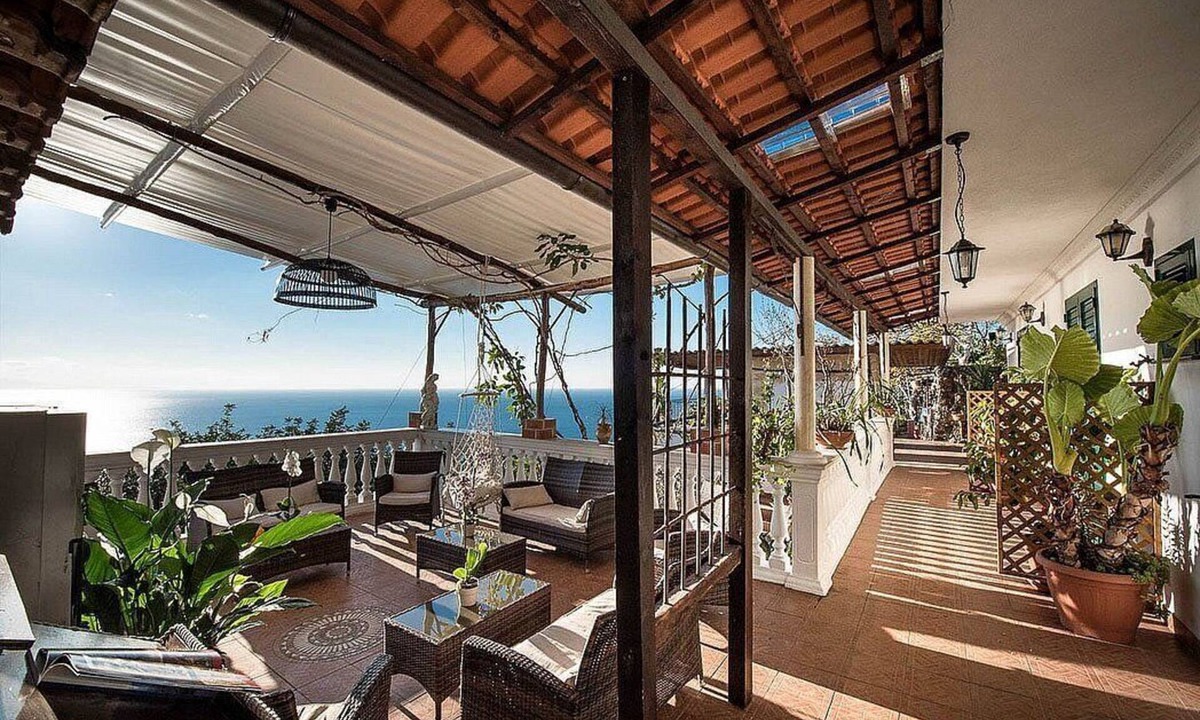 Pogerola Villa | Villa Madreluna: A spacious three-story villa located on the high coast in front of the sea, with Free WI-FI.