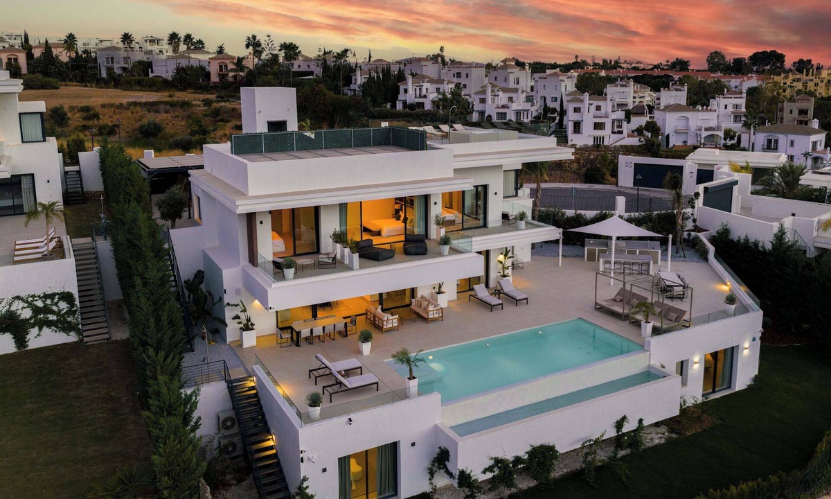 New Golden Mile Villa | Villa Resina | Luxury Gym Cinema Sea Views