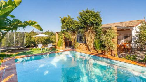 Velez-Malaga Villa | Villa Rocío, Acogedora Villa con Piscina de Agua Salada en Vélez Málaga