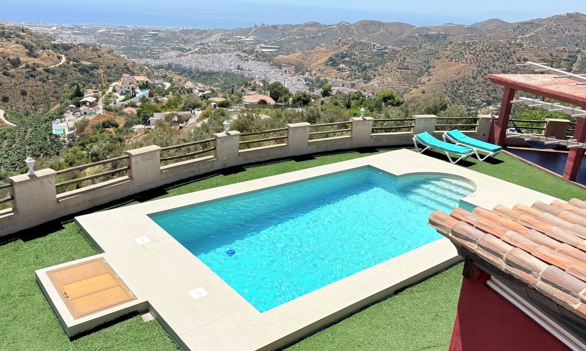 Torrox Villa | Villa Rural con Piscina Privada y Vistas Panorámicas