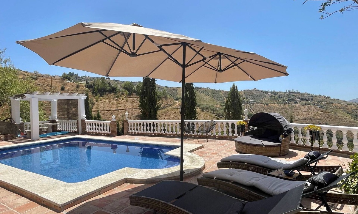 Competa Villa | Villa with 3 bedrooms and 4 bathrooms and big private swimming pool