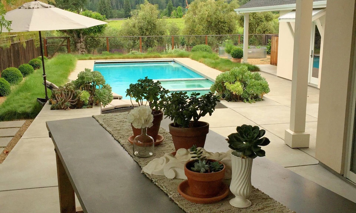 St. Helena House | Vineyard View Walk to Downtown SH