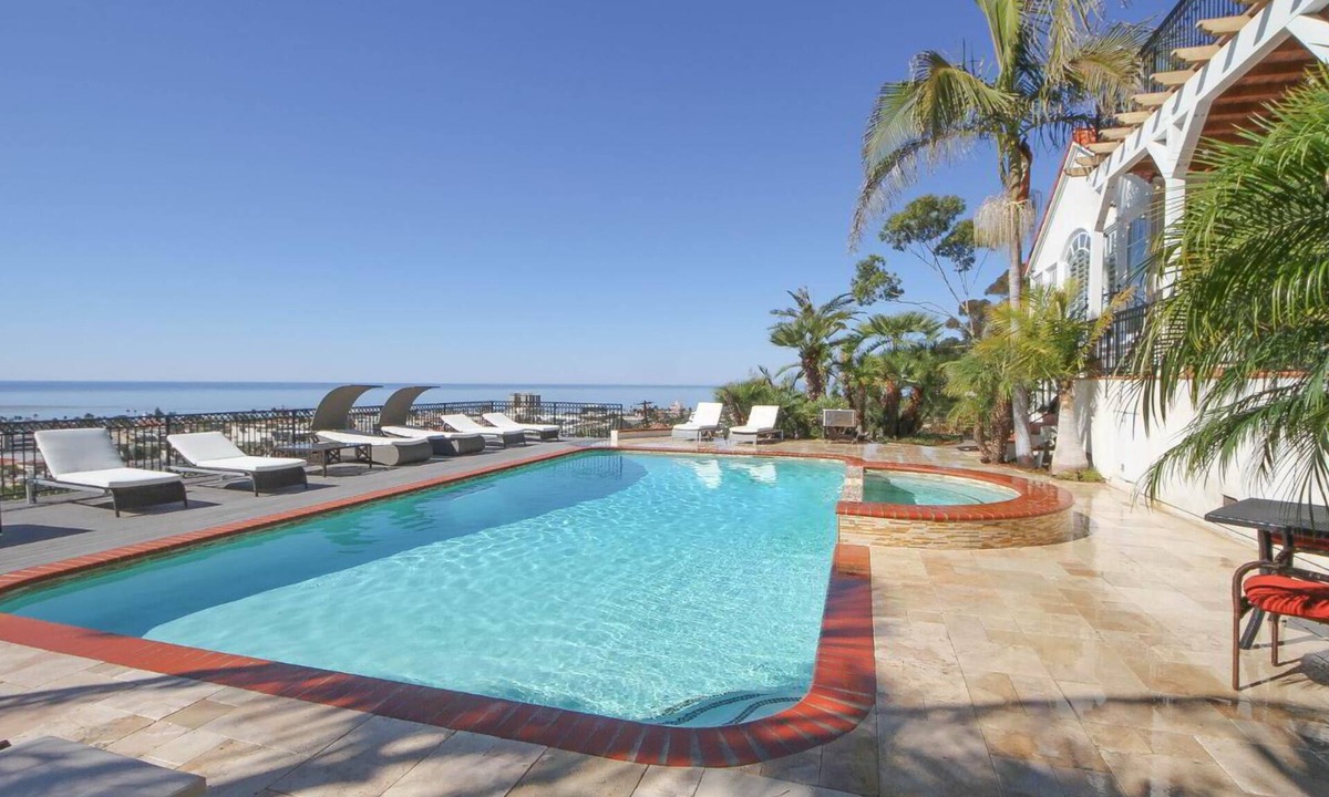 Village of La Jolla House | Vintage Castle in The Sky ~ Panoramic Ocean View ~ Walk To Beach ~ Pool And Spa!