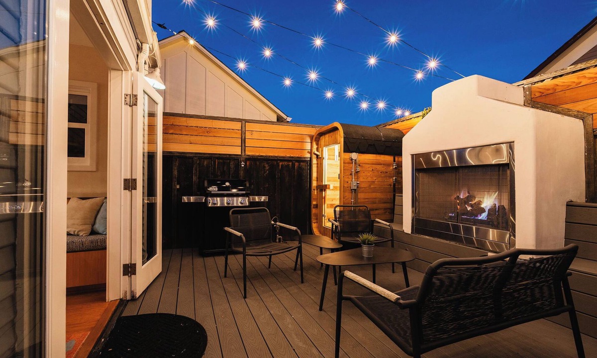 Pacific Grove House | Walk to Beach, Downtown! Spa & Private Deck