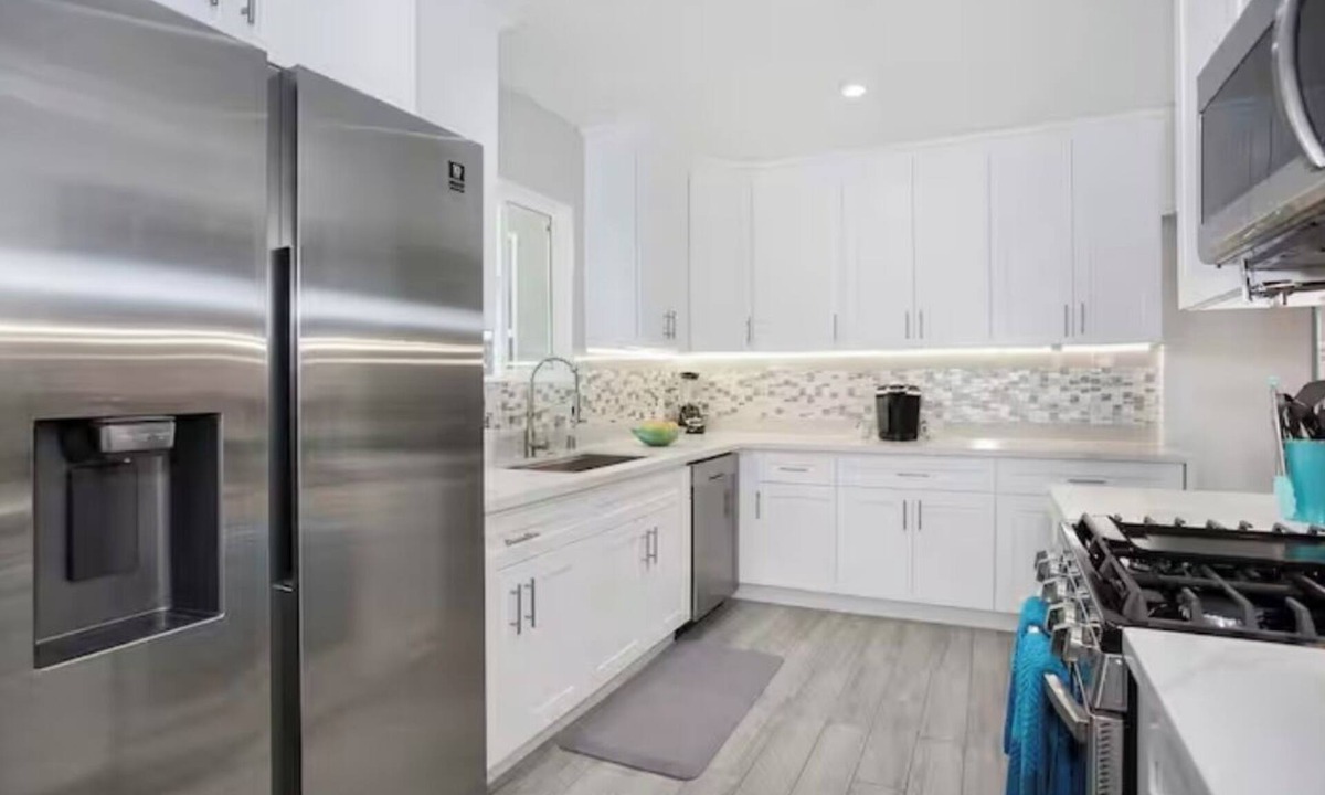 West Los Angeles House | WLA,-FIFA-12Miles! 3 Bedroom & 2 baths-Furnished-10923 Ayres Ave-90064-Monthly