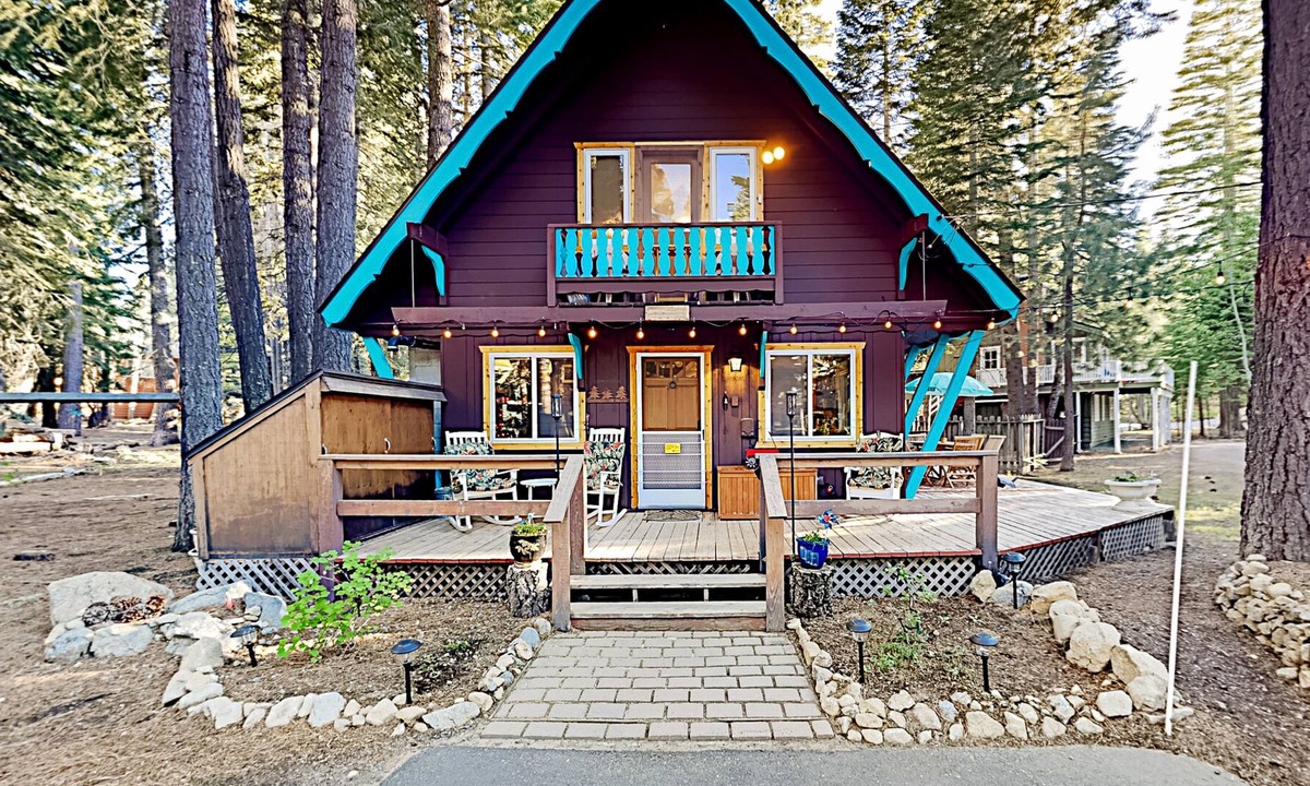Chamberlands Cabin | Woodsy hideaway with beach club, yoga, pool & tennis - 1 mile to ski slopes