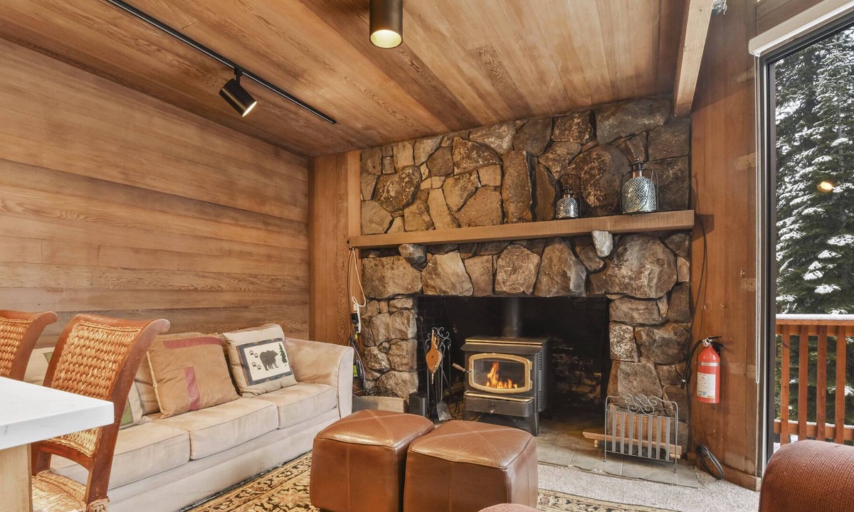 Alpine Meadows House | Year-Round Oasis w/ Private BBQ on Deck | Short Drive to Commons Beach!