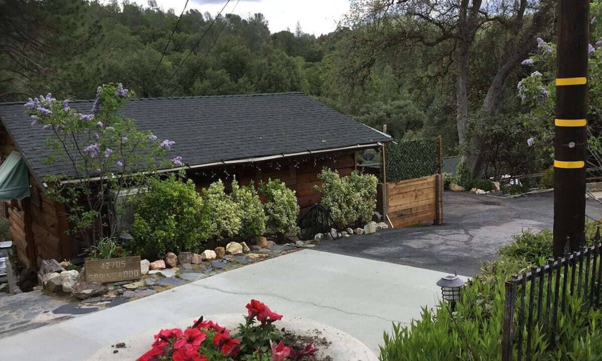Yosemite Forks Cottage | Yosemite Creekside Cottage Oakhurst - Bass Lake Pet Friendly