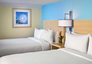 Comfortable Countryside Stay, 2 Comfortable Units, Onsite Pool, Pets Allowed in Eagan