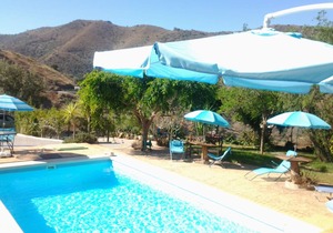 Delightful 2-bedroom bungalow 'Vinuela', sleeps 4, in country holiday complex