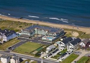 First Flight Retreat 105: Oceanfront, 2 bedroom condo, community pool, fitness c in Kill Devil Hills
