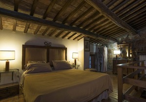 Romantic accommodation, in a castle, with swimming pool in Proceno