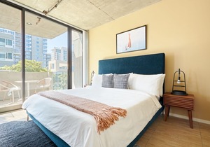 Sonder | The Continental | Bright Studio + Balcony